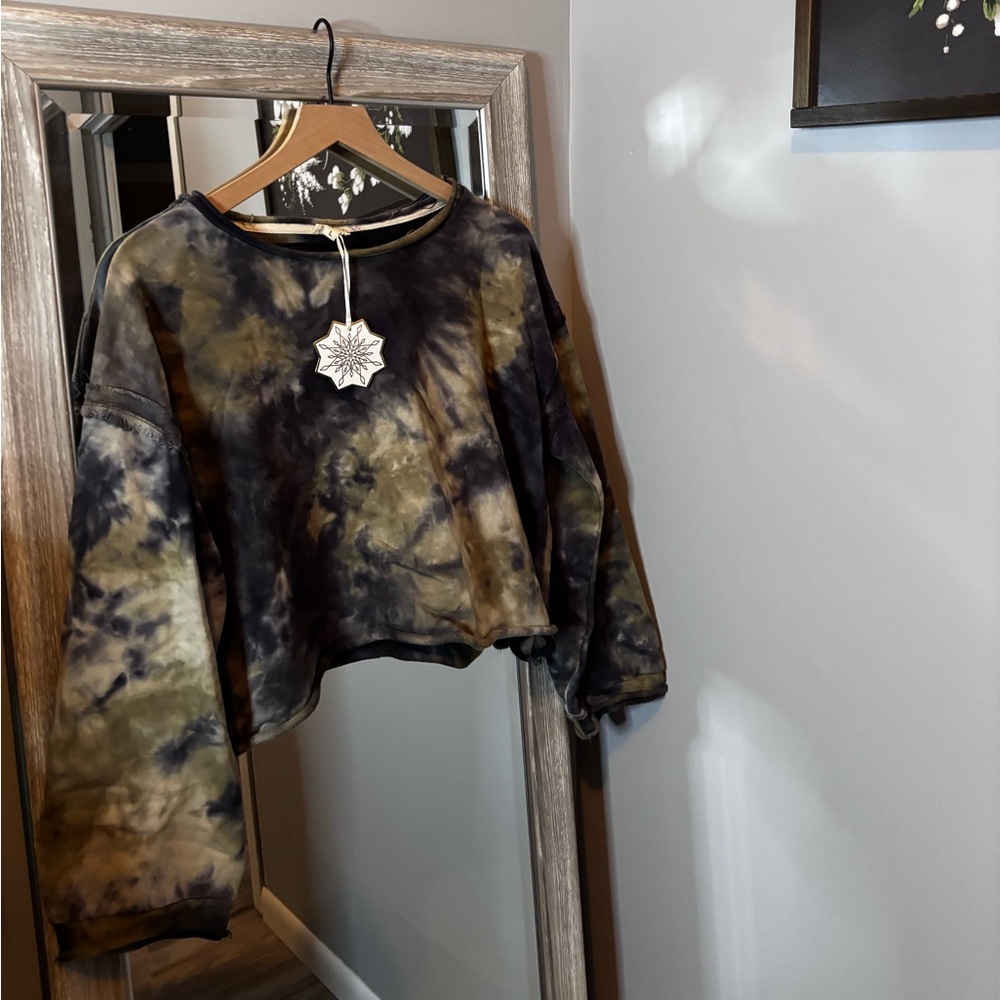 POL top/crewneck!! Love this one!! Amazing condition and fabric!!